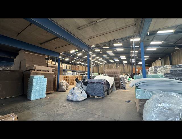 2,900M² WAREHOUSE TO LET IN KEW